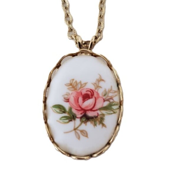 Vintage Bezelled Rose Cameo Pendant Necklace Gold Vermeil Chain, Bail & Bezel 18 - Picture 1 of 9